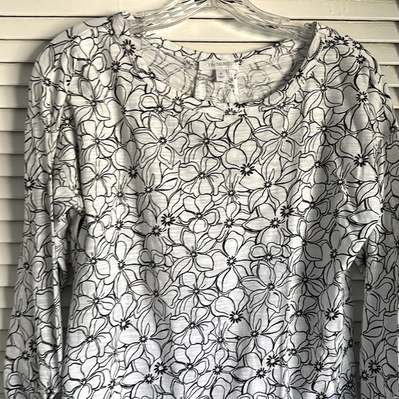 T by Talbot’s Supersoft Jersey Tie-Cuff Tee - Graphic Blloms, EUC, Size M - Picture 5 of 10